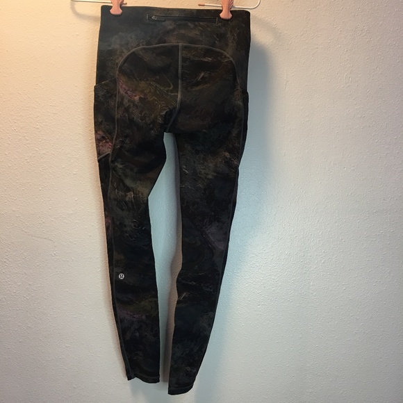 Lululemon Capri leggings - Picture 2 of 3